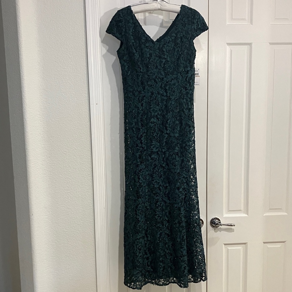 Noel Corded Lace Gown, V-Neck Fit & Flare Corded, 12, Hunter Green